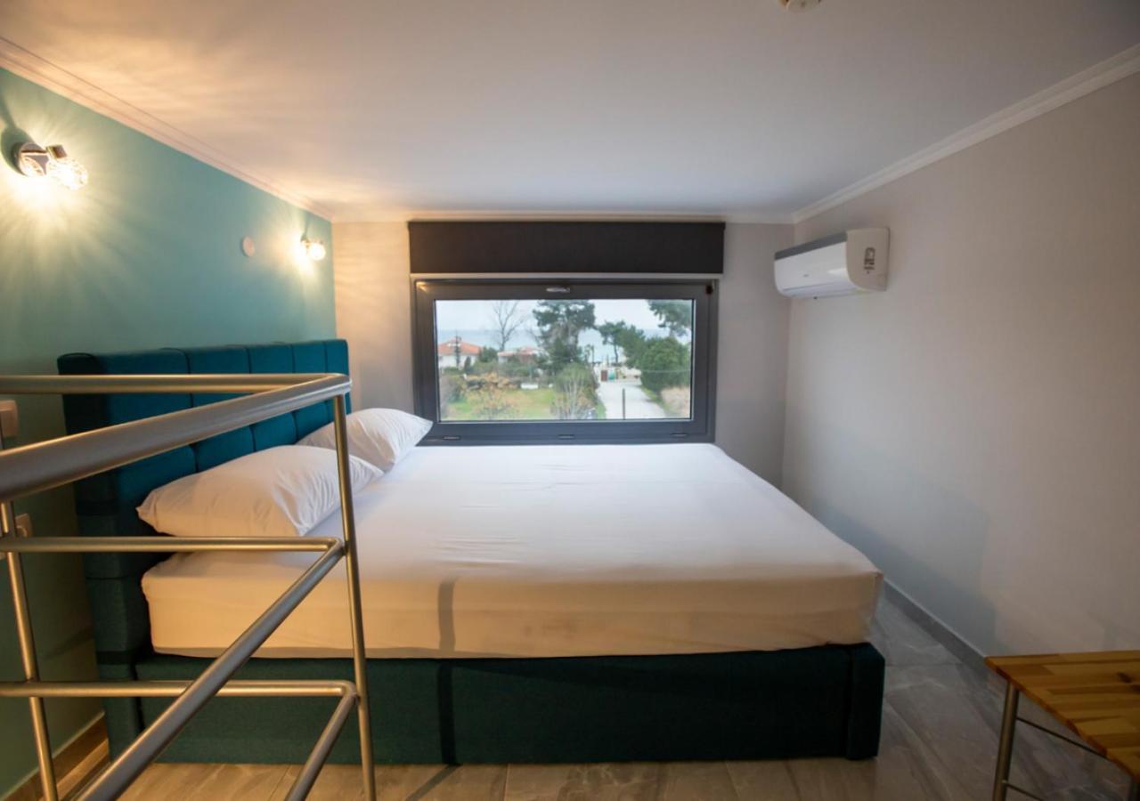 Artemida Suites Hanioti Bagian luar foto