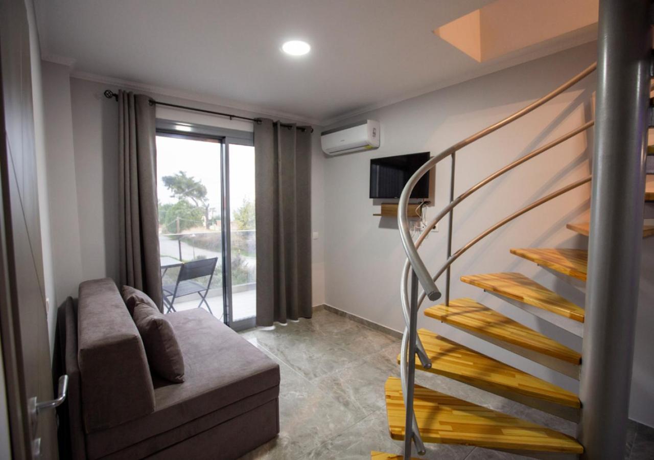 Artemida Suites Hanioti Bagian luar foto