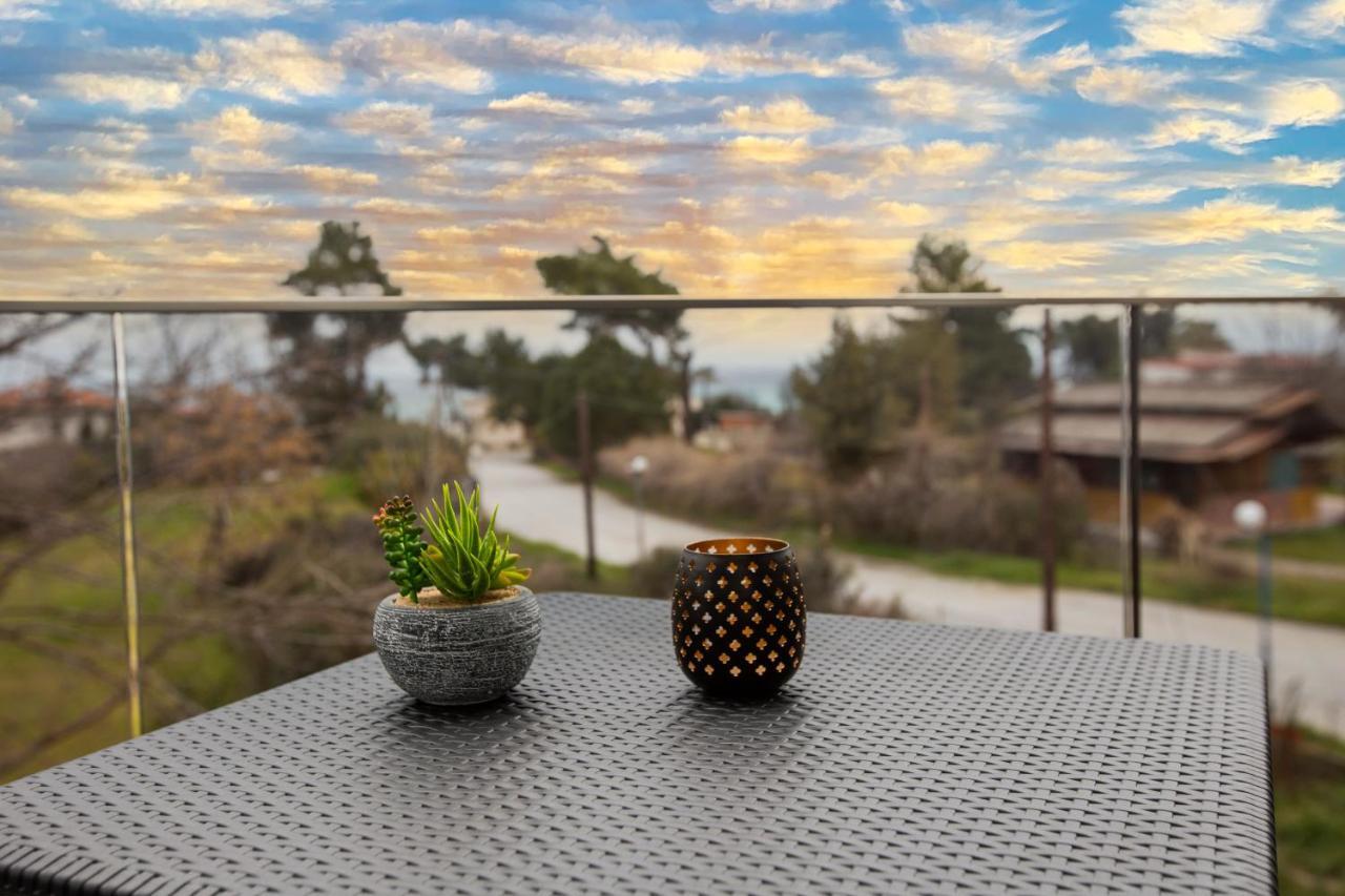 Artemida Suites Hanioti Bagian luar foto