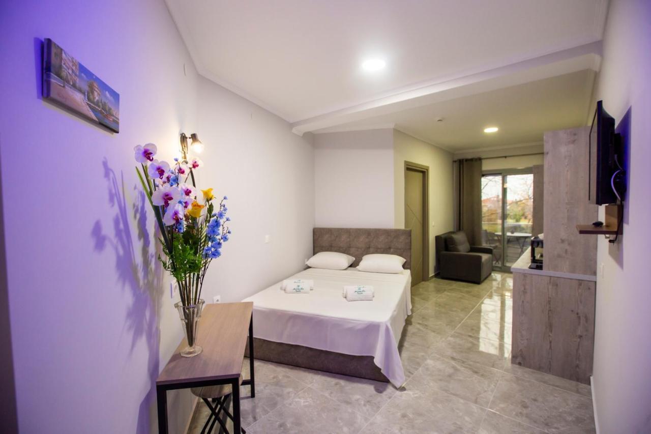 Artemida Suites Hanioti Bagian luar foto