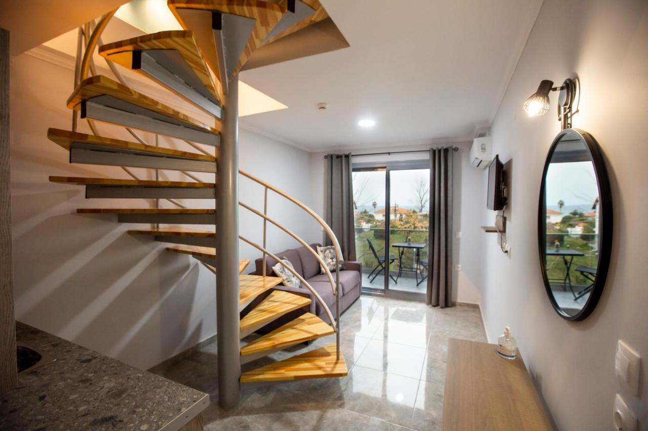 Artemida Suites Hanioti Bagian luar foto