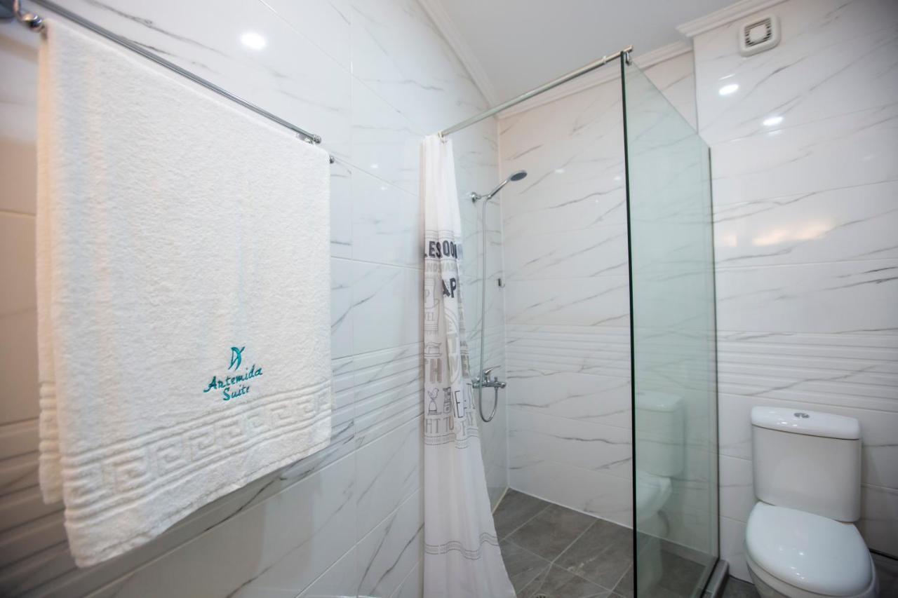 Artemida Suites Hanioti Bagian luar foto