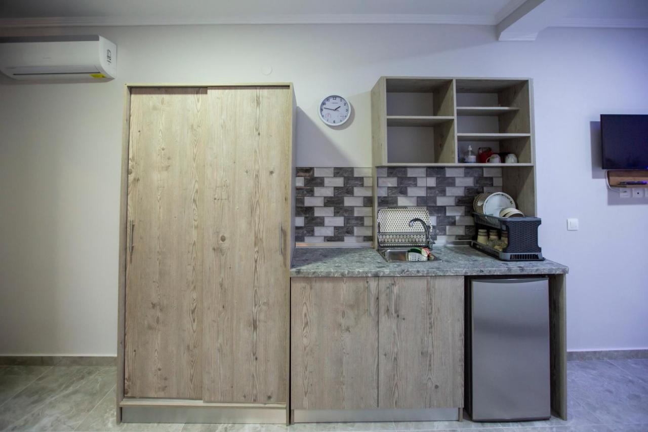 Artemida Suites Hanioti Bagian luar foto