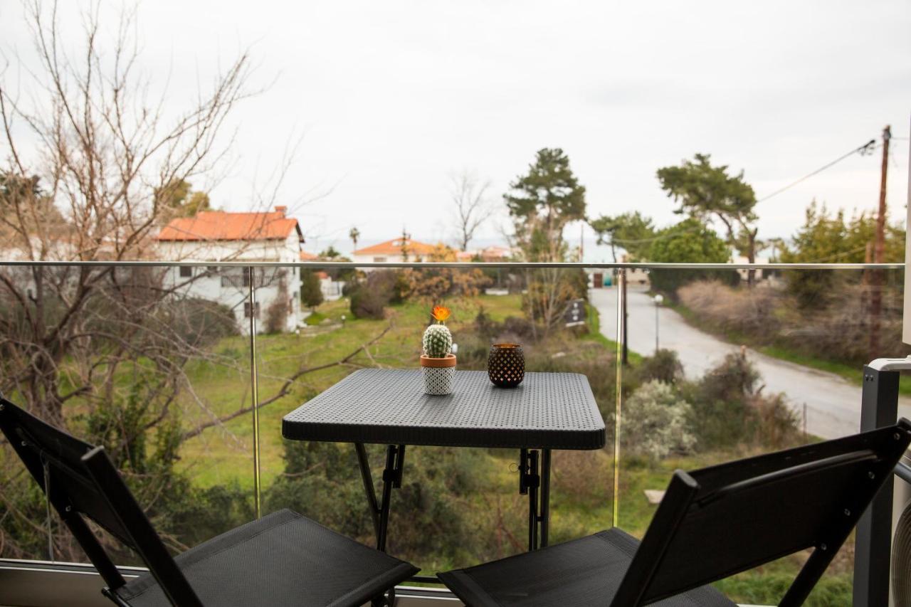 Artemida Suites Hanioti Bagian luar foto