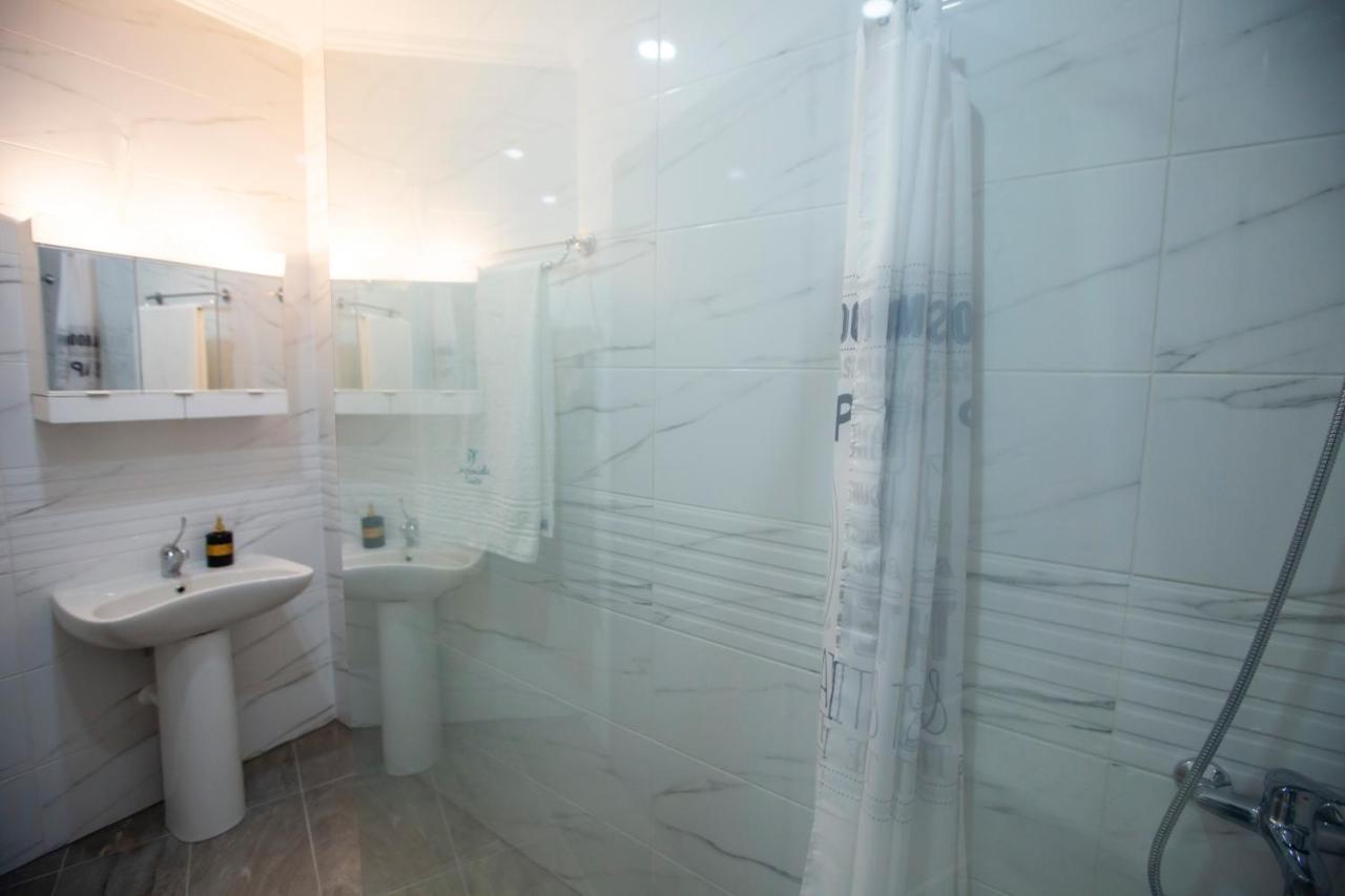 Artemida Suites Hanioti Bagian luar foto